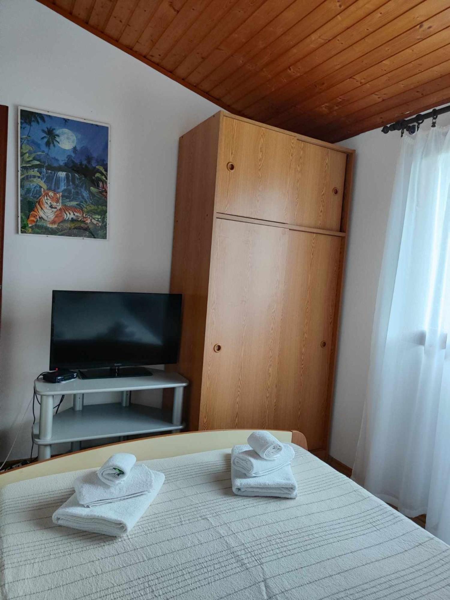 Apartments By The Sea Basina, Hvar - 116 Vrboska Ruang foto